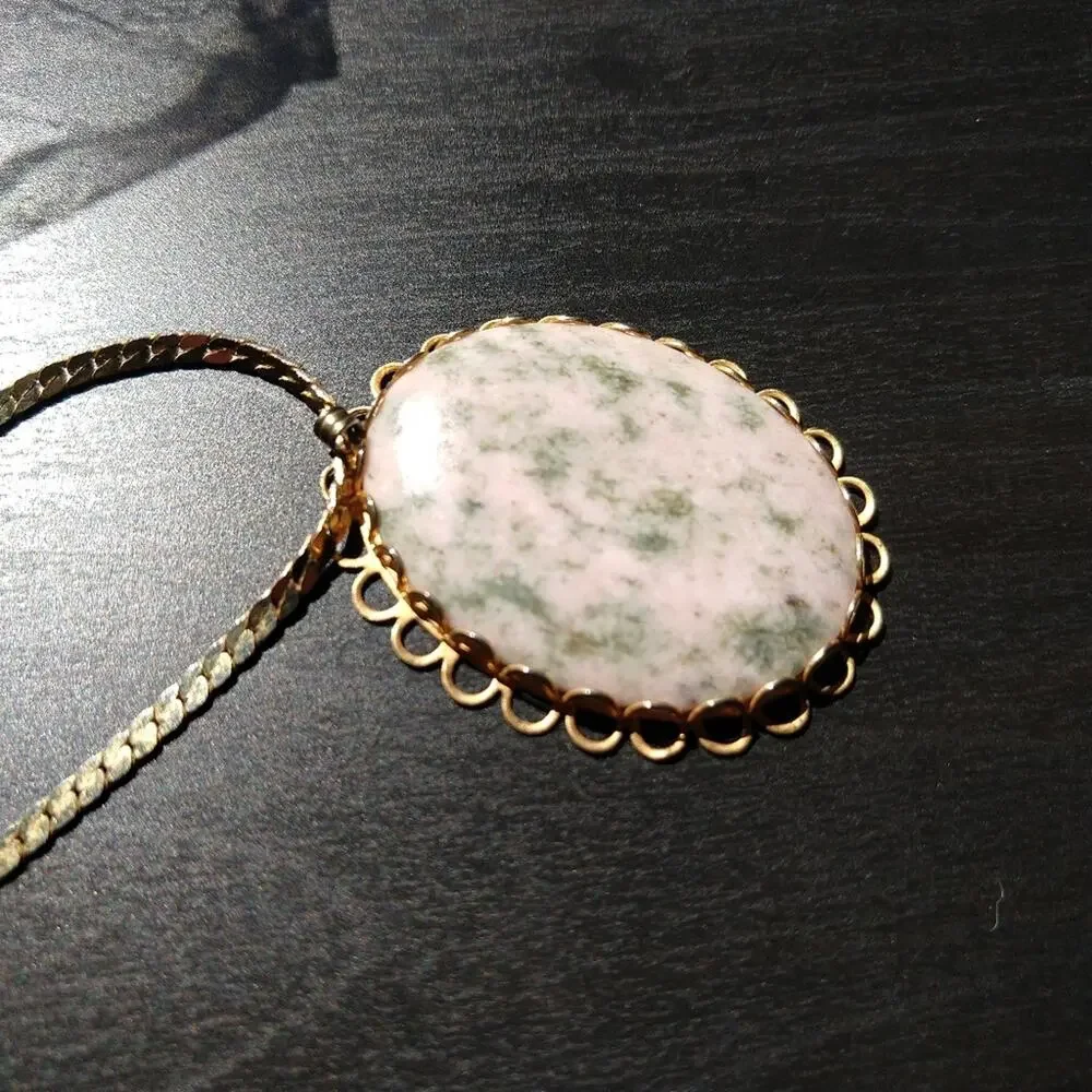 Statement Necklace large Jasper-like Stone Pendant gold flat chain NOS princess